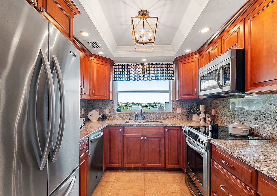  Water view/kitchen window 