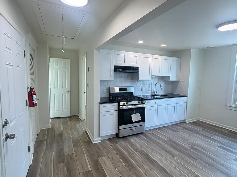 214 Ward St #2 — Photo 4