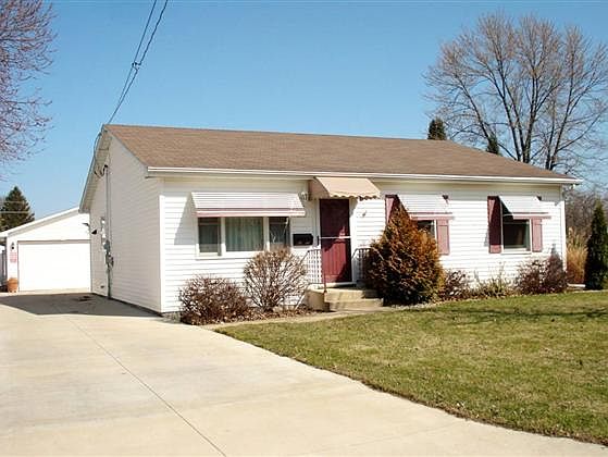 1st image of 833 Olive St