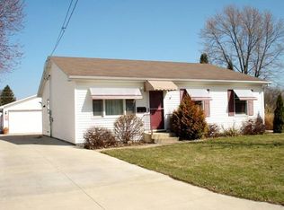 833 Olive St, Galesburg, IL 61401