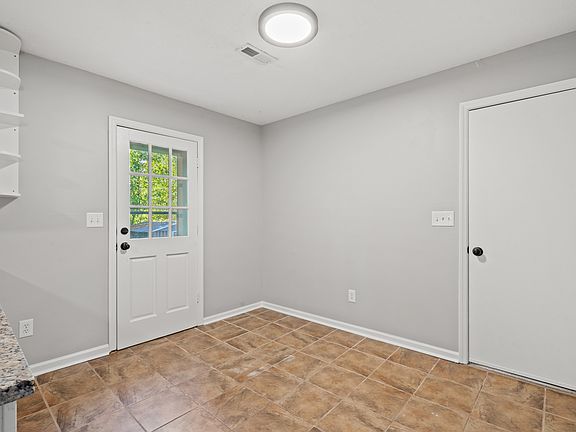 4th image of 604 Rusty Rd