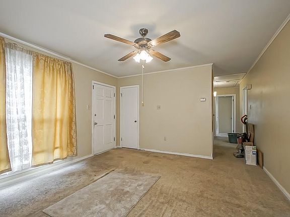 5th image of 34 Tulip Dr