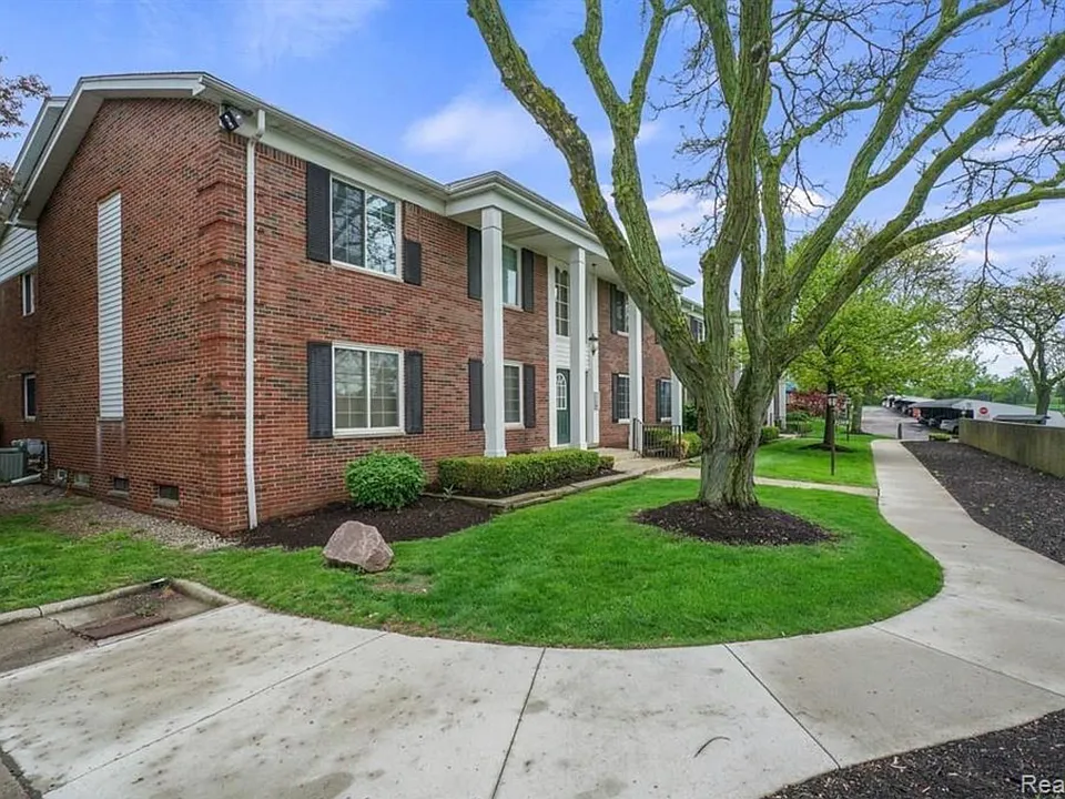 2472 Mulberry Sq