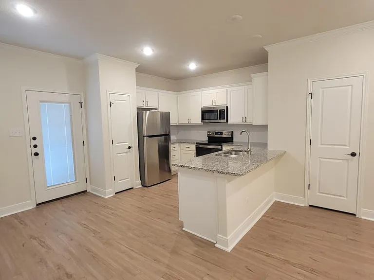 2318 Tulipwood Cv #101 — Photo 7
