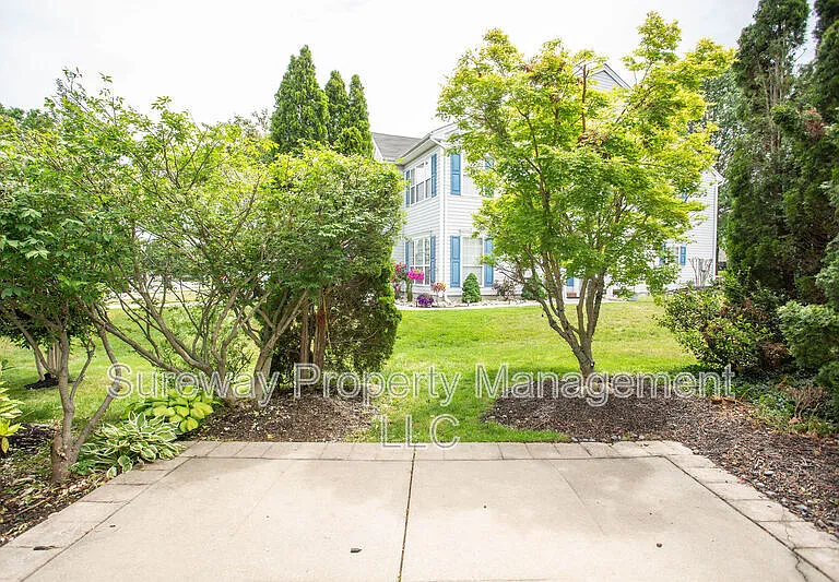 605 Doral Dr — Photo 37