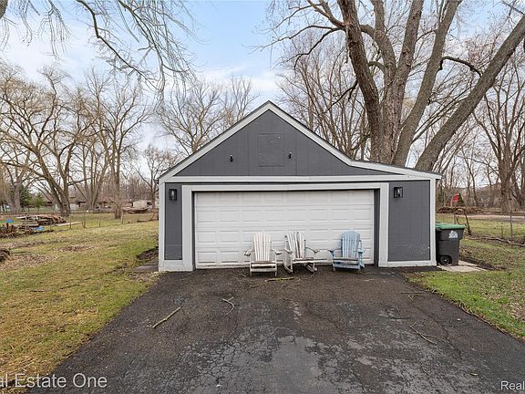 3rd image of 26170 Wick Rd