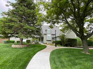 916 Club View Dr, Dodge City, KS 67801