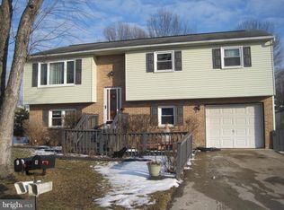 8 Laurel Dr, Enola, PA 17025