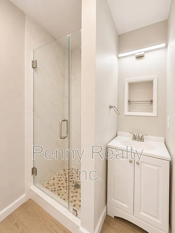2 bed, 800 sqft, $2,600 — Photo 4