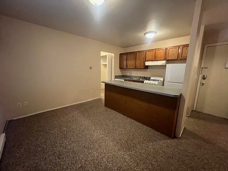 913 Dewey Ave — Photo 3