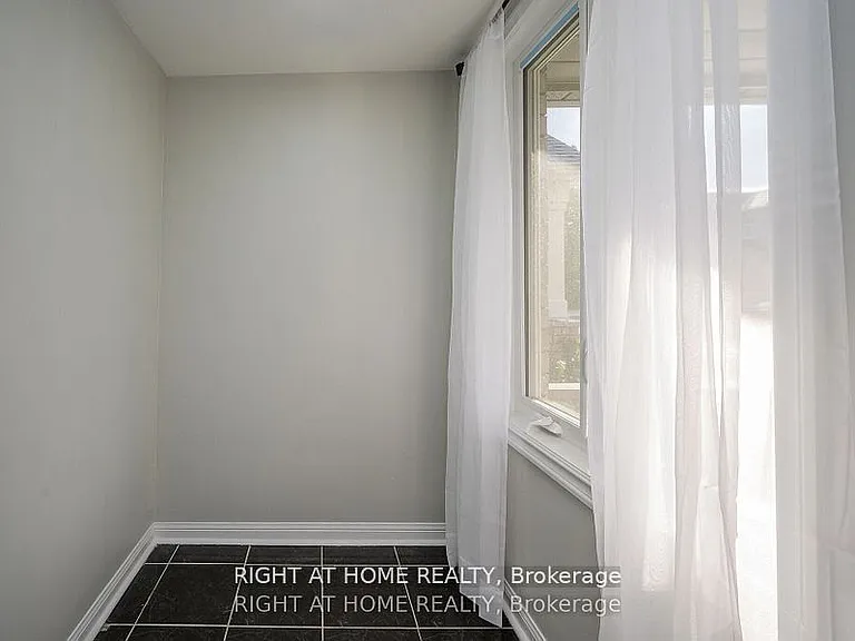 1724 Samuelson Cir — Photo 6