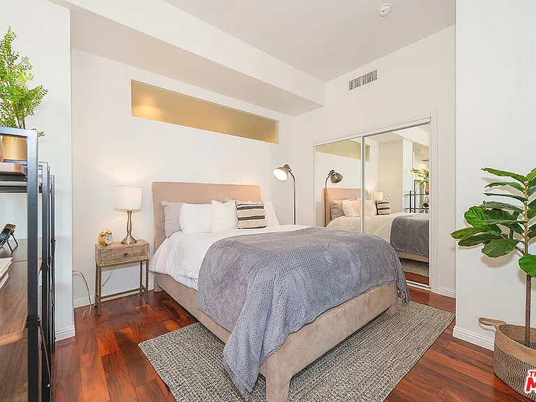 1100 Wilshire Blvd #2501 — Photo 6