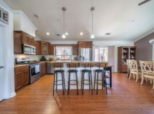 375 Tourmaline Way, Redding, CA 96003