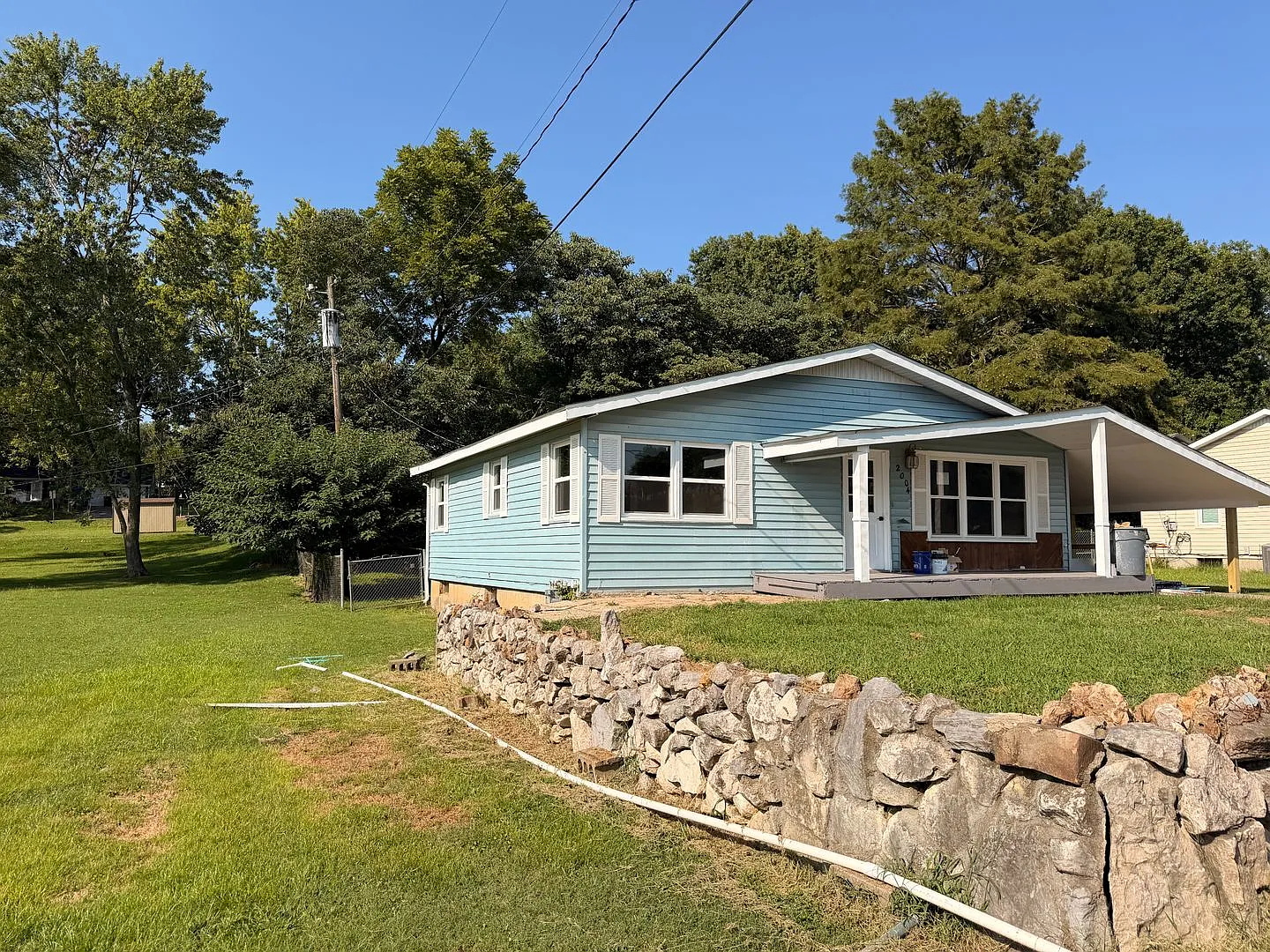 3 bed, 1.5 bath — Photo 3