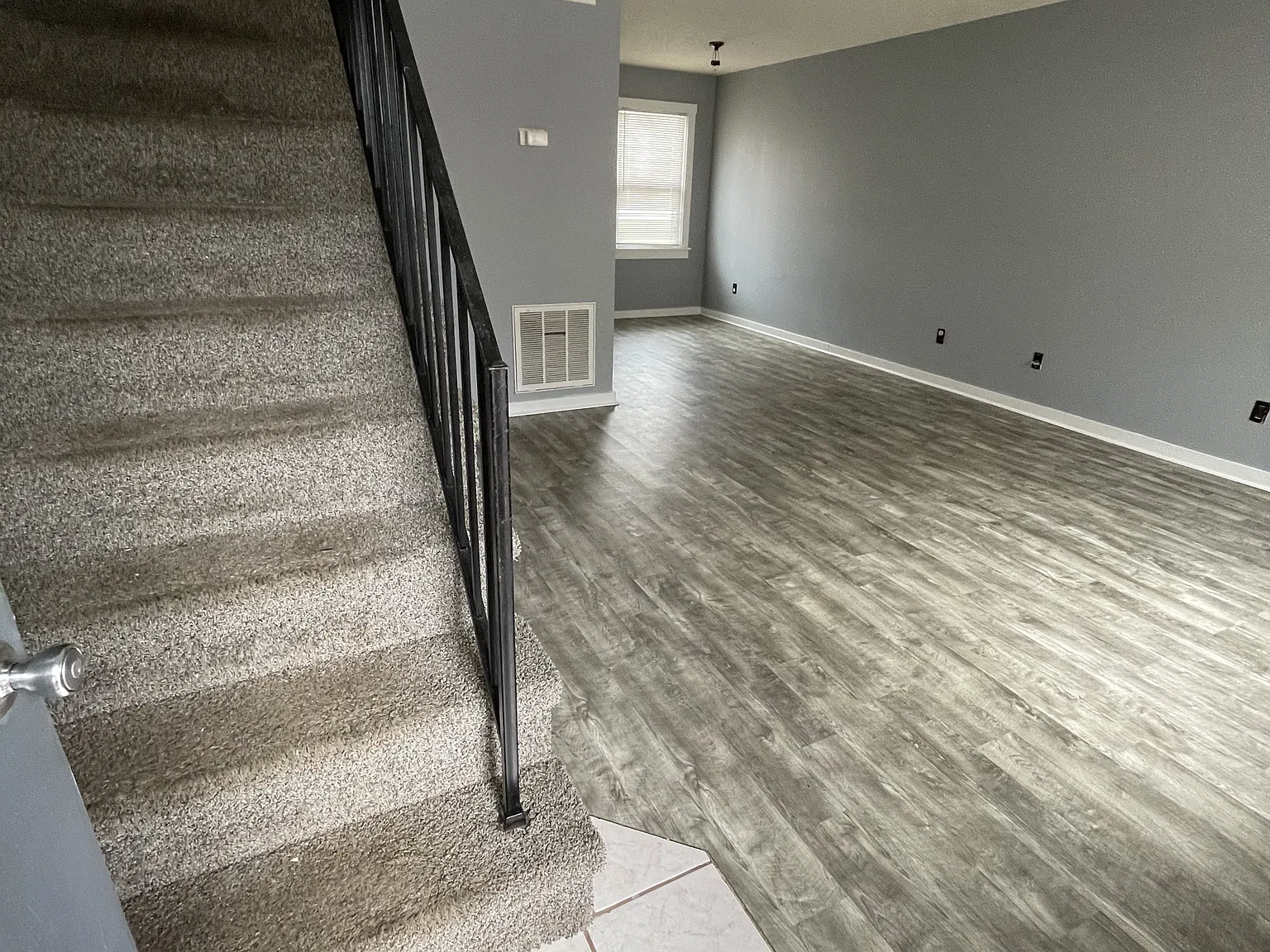 89 Meadowgreen Dr — Photo 2