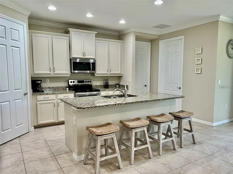 255 Maraviya Blvd — Photo 2