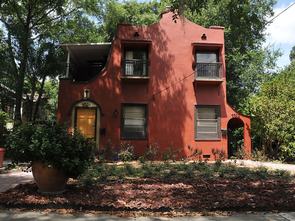 Front of Casa Dauphin