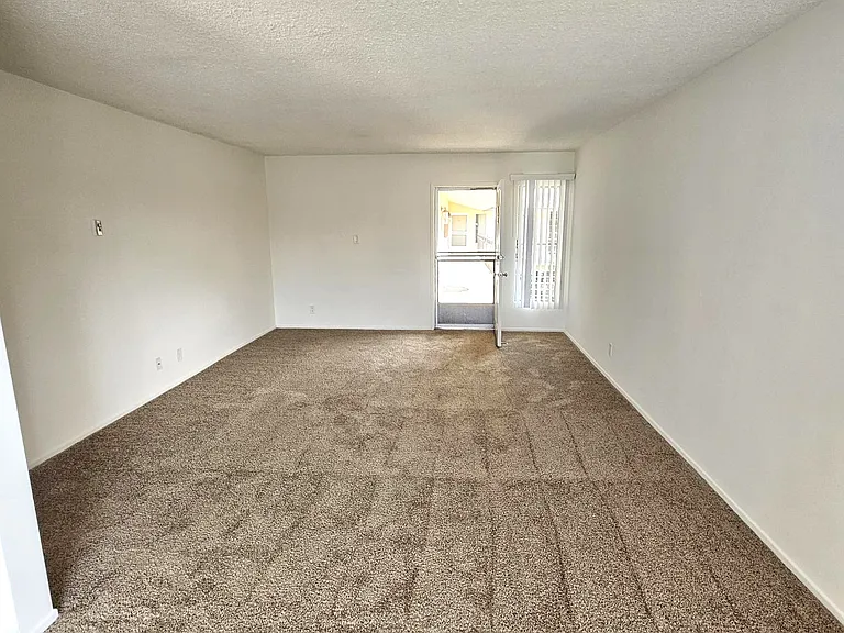 377 Freeman Ave #10 — Photo 4