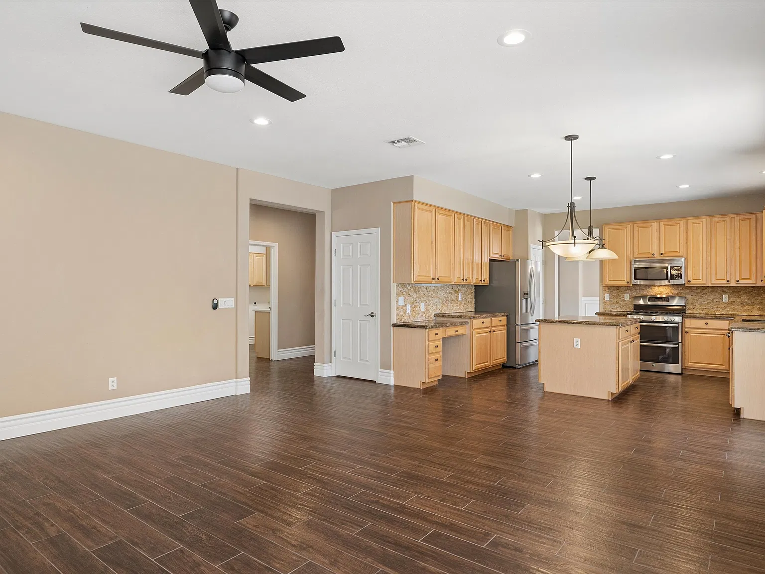 4 bed, 2730 sqft, $3,499 — Photo 2