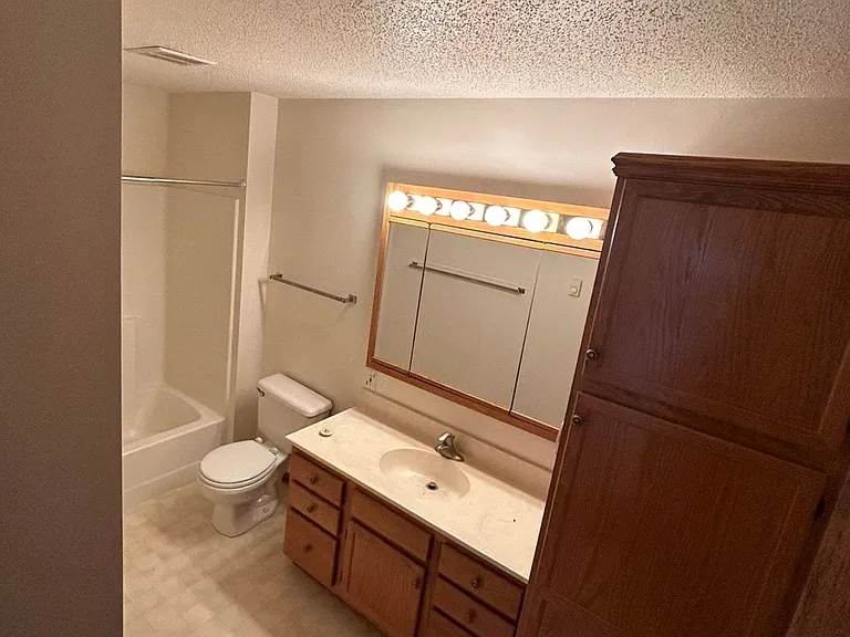 1025 Lincoln Ave SW #201 — Photo 4