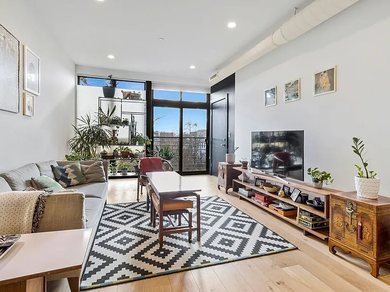 1012 Harvard St NW #7 — Photo 3
