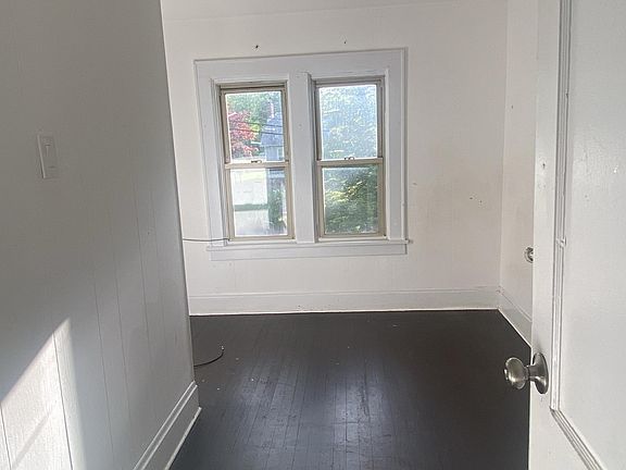 2nd image of 146 Pleasant Street Ext