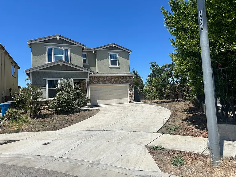 2131 Topaz Ct — Photo 1