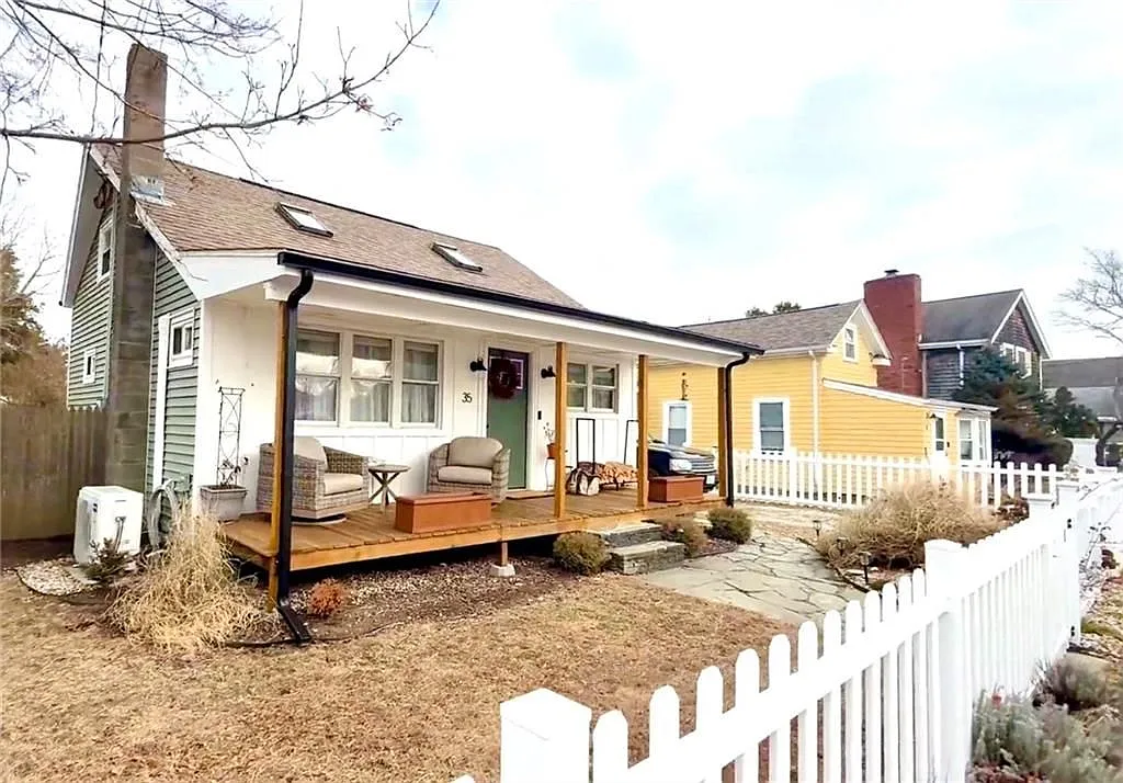 2 bed, 1.0 bath, 922 sqft, $3,000 — Photo 2