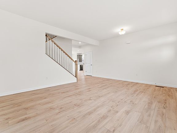 5th image of 898 Bideford Dr