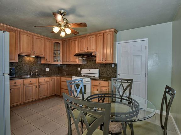 5th image of 2654 Aida Ave