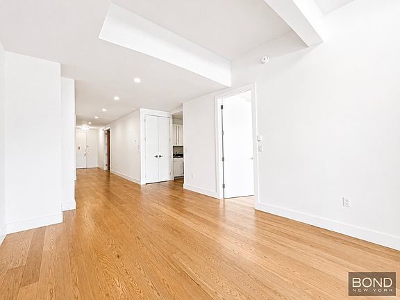 3rd image of 326 Greenwich St #15O