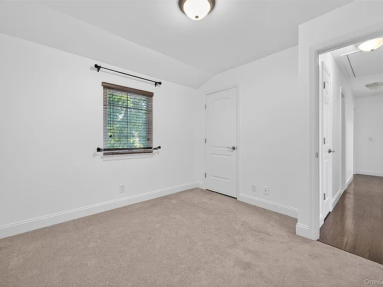 8 Lee Gray Ct — Photo 24