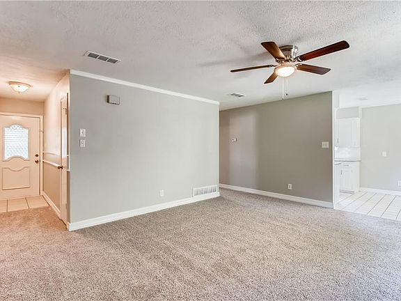 4th image of 505 Brockett St