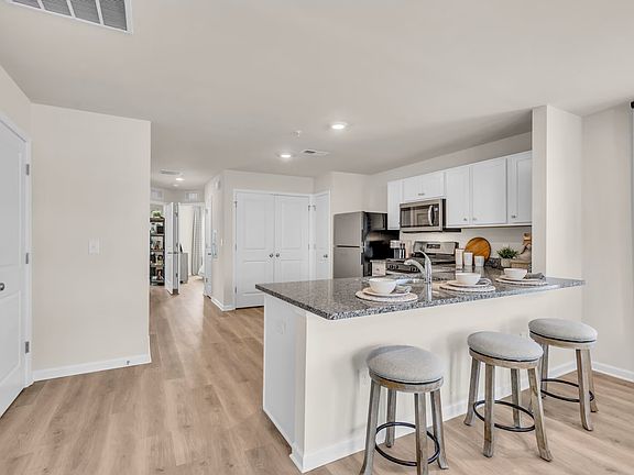 5th image of 106 Whaler Way #160f42615
