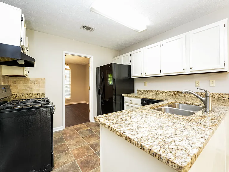 462 Sherwood Cir — Photo 8