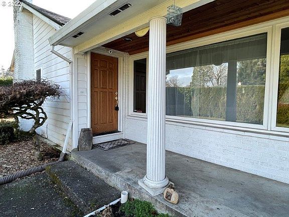 3rd image of 435 NE Birchwood Ter