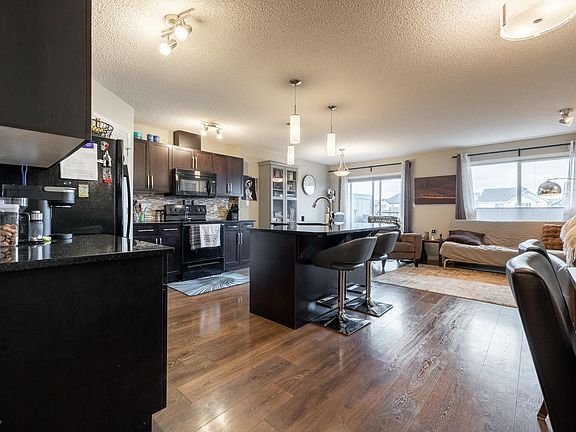 5th image of 2093 Chalmers Way SW