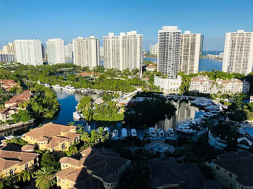 1000 Island Blvd #2308 Photo 1