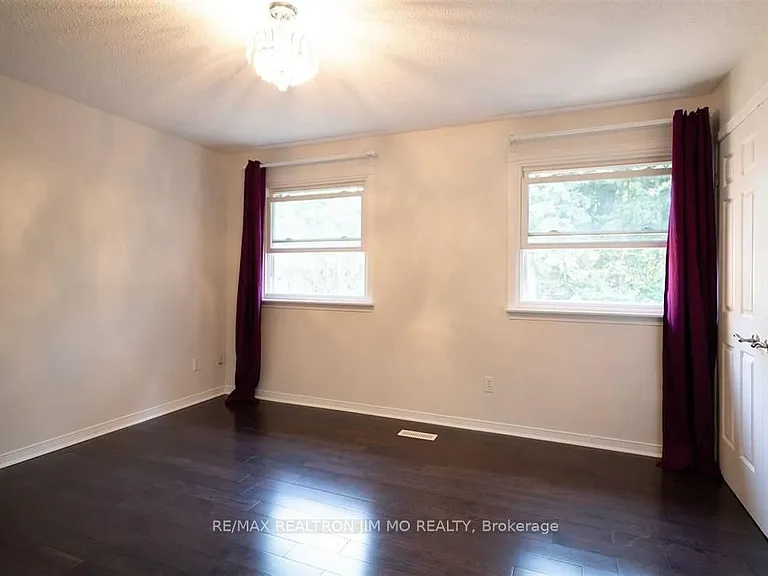 35 McKay Cres — Photo 8