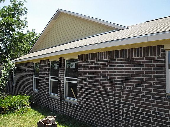 4th image of 703 Canyon Garden Dr