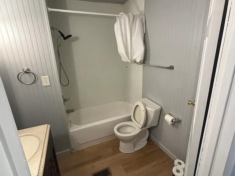 1423 Claire Dr — Photo 11