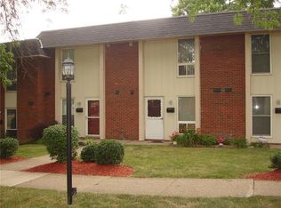 209 College Park Dr, Coraopolis, PA 15108