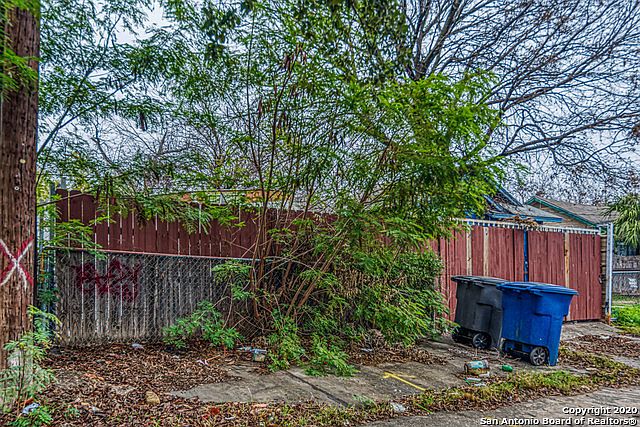 2nd image of 1145 Lombrano St