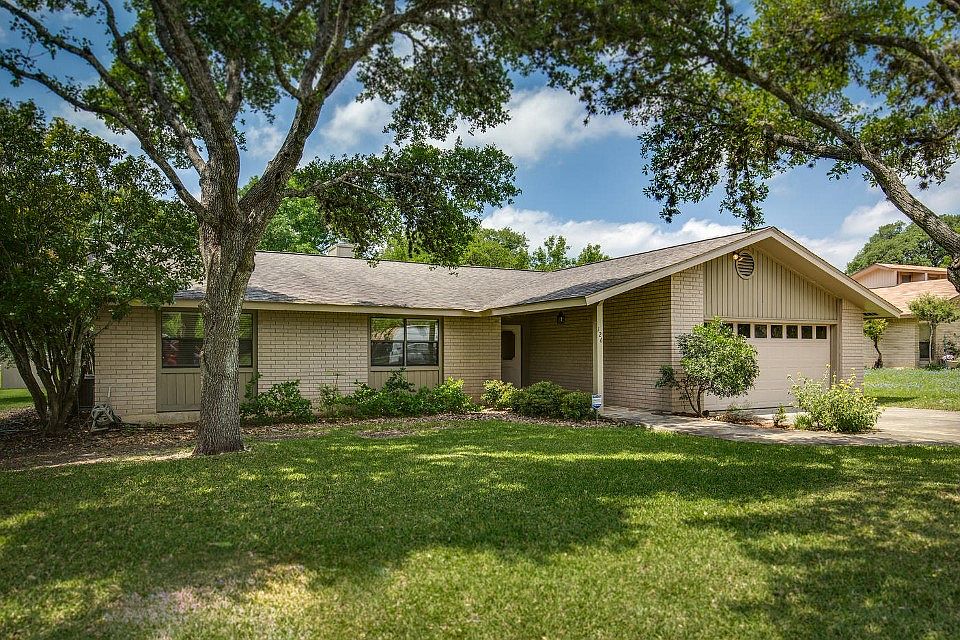 1st image of 126 Deer Hollow Dr