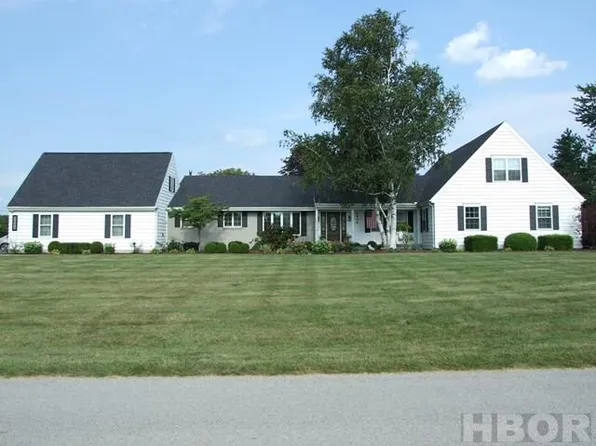 3404 Gwilym Dr, Fostoria, OH 44830