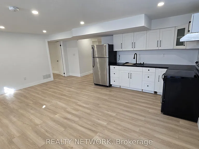7266 Silver Creek Cir #LOWER — Photo 5