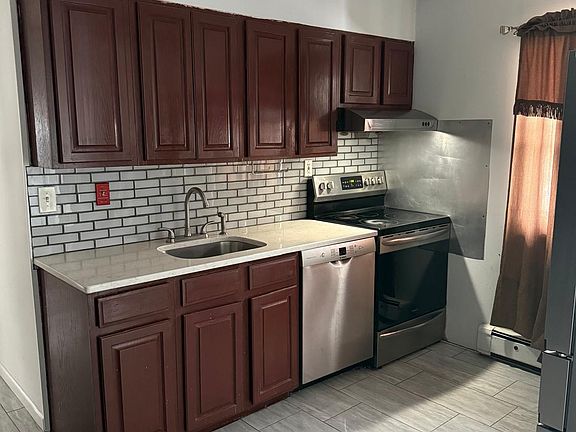 2nd image of 29 Blossom Ln Floor 1