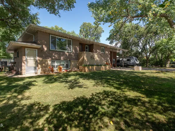 5280 17th Ave NE, Bismarck, ND 58501