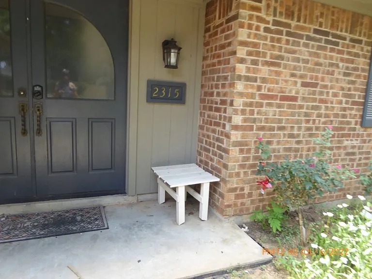 2315 NE Village Dr — Photo 12