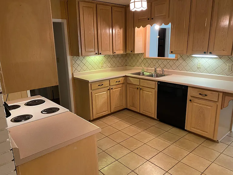 Kitchen #2 (13'x12')